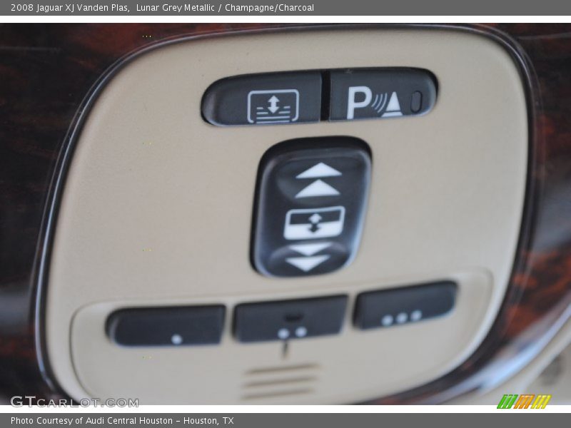 Lunar Grey Metallic / Champagne/Charcoal 2008 Jaguar XJ Vanden Plas