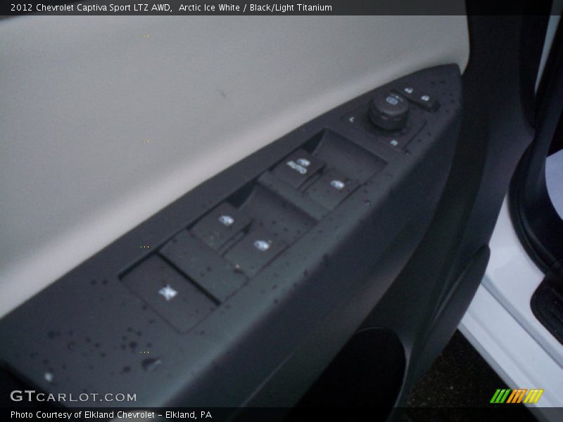 Arctic Ice White / Black/Light Titanium 2012 Chevrolet Captiva Sport LTZ AWD