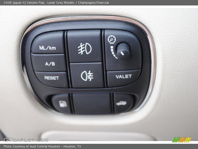 Lunar Grey Metallic / Champagne/Charcoal 2008 Jaguar XJ Vanden Plas