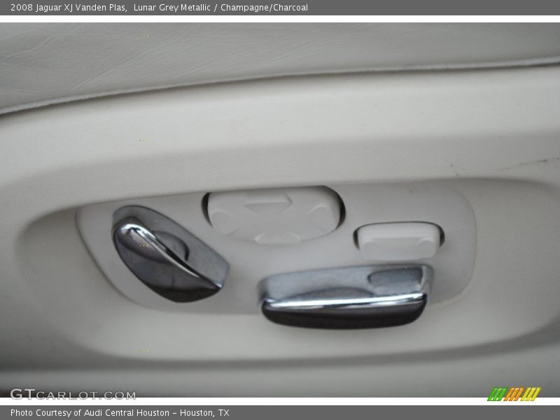 Lunar Grey Metallic / Champagne/Charcoal 2008 Jaguar XJ Vanden Plas