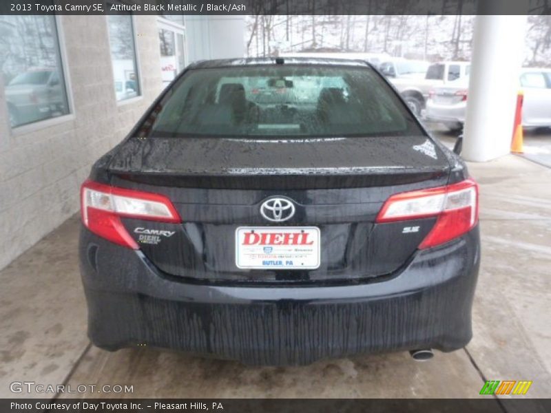 Attitude Black Metallic / Black/Ash 2013 Toyota Camry SE