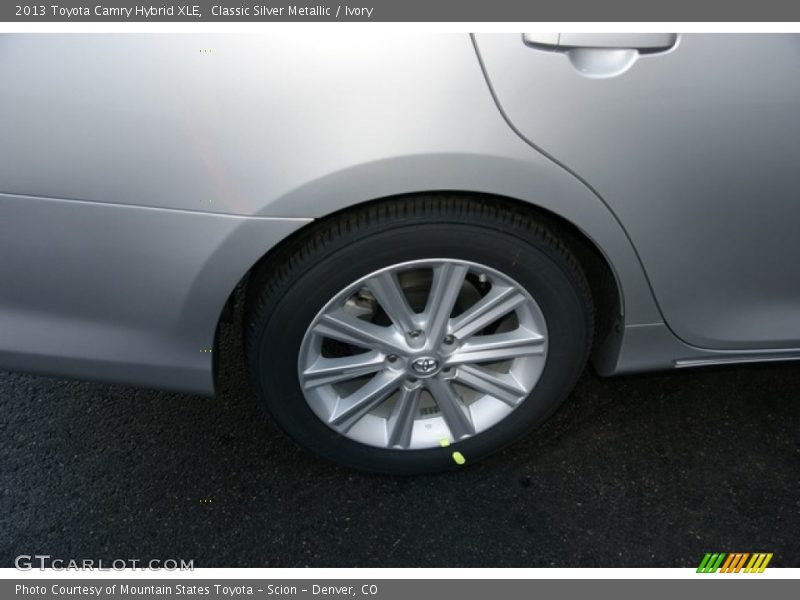 Classic Silver Metallic / Ivory 2013 Toyota Camry Hybrid XLE