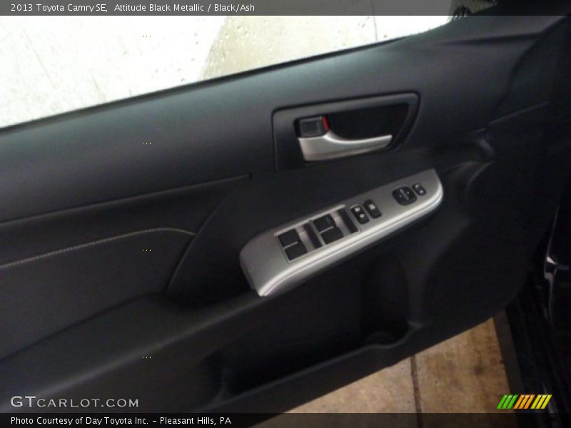 Attitude Black Metallic / Black/Ash 2013 Toyota Camry SE
