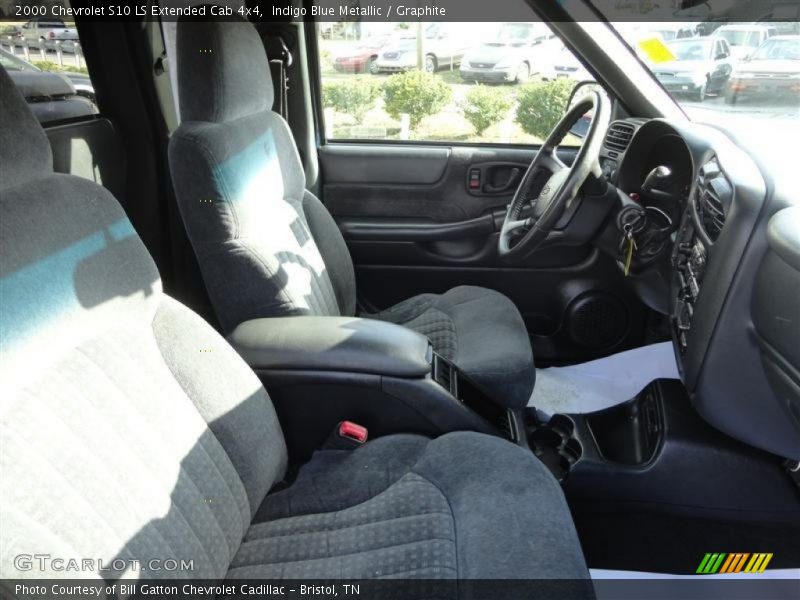  2000 S10 LS Extended Cab 4x4 Graphite Interior
