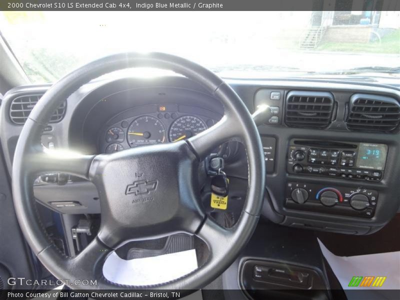  2000 S10 LS Extended Cab 4x4 Steering Wheel