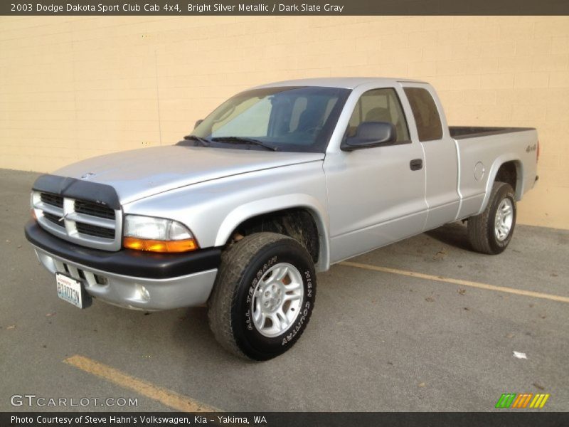 Front 3/4 View of 2003 Dakota Sport Club Cab 4x4