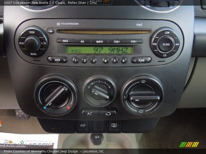 Controls of 2007 New Beetle 2.5 Coupe