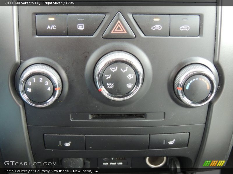 Bright Silver / Gray 2011 Kia Sorento LX