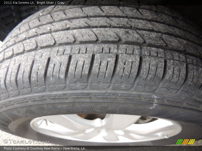Bright Silver / Gray 2011 Kia Sorento LX