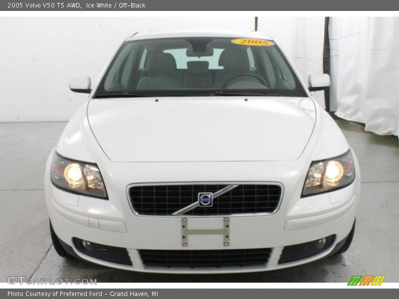 Ice White / Off-Black 2005 Volvo V50 T5 AWD