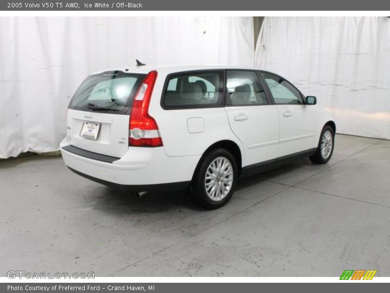 Ice White / Off-Black 2005 Volvo V50 T5 AWD