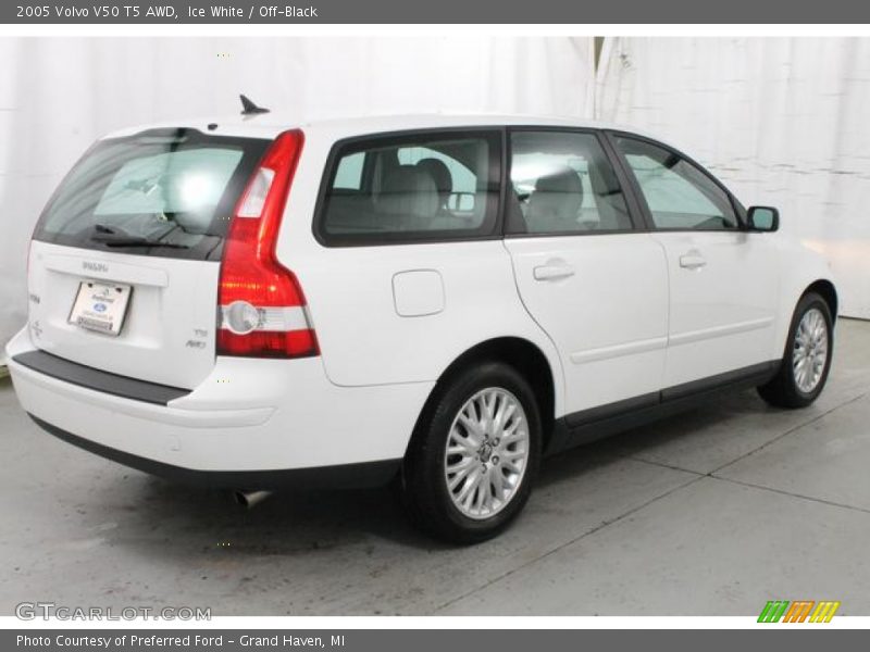 Ice White / Off-Black 2005 Volvo V50 T5 AWD