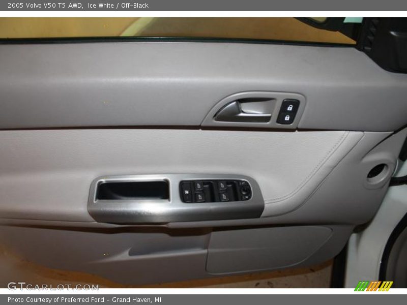 Ice White / Off-Black 2005 Volvo V50 T5 AWD