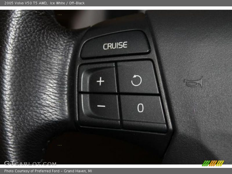 Ice White / Off-Black 2005 Volvo V50 T5 AWD