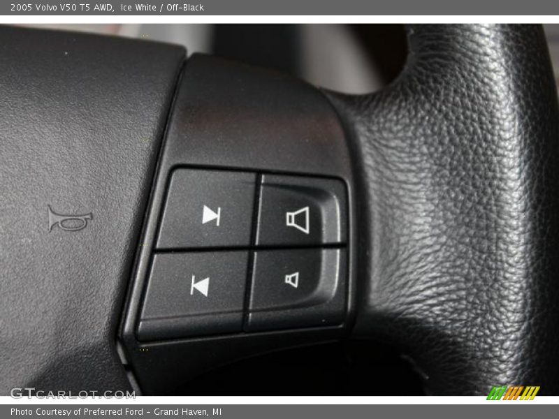 Ice White / Off-Black 2005 Volvo V50 T5 AWD