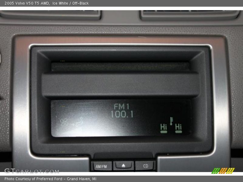 Ice White / Off-Black 2005 Volvo V50 T5 AWD