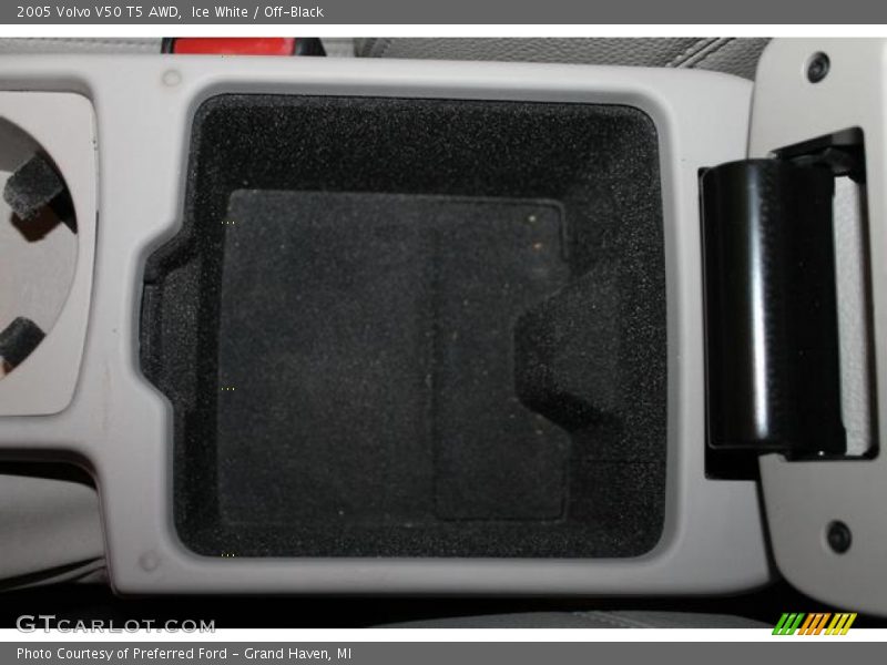 Ice White / Off-Black 2005 Volvo V50 T5 AWD