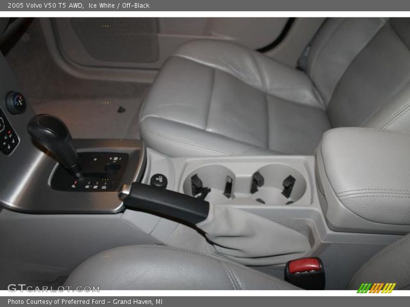 Ice White / Off-Black 2005 Volvo V50 T5 AWD