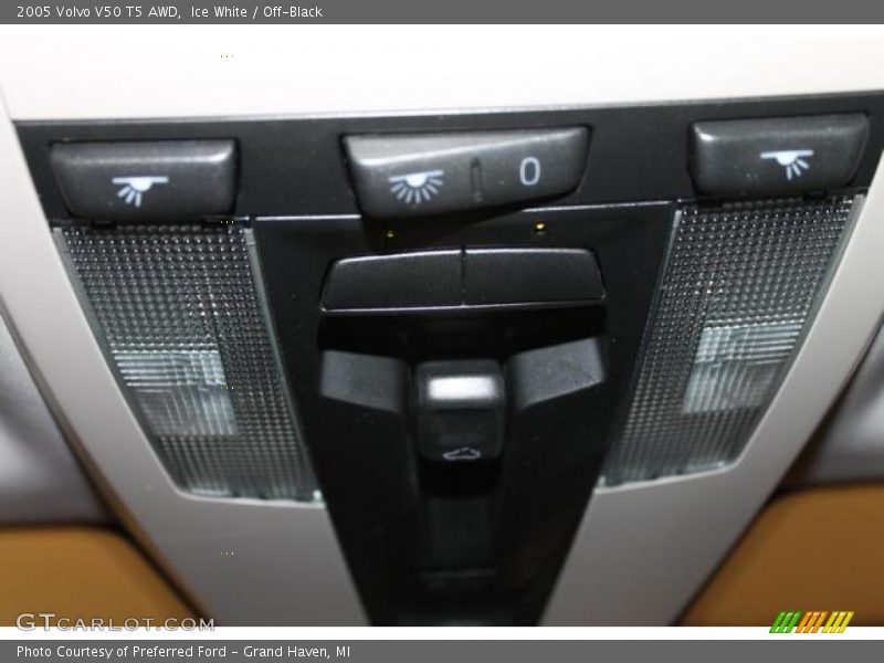 Ice White / Off-Black 2005 Volvo V50 T5 AWD