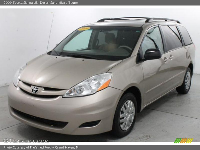 Front 3/4 View of 2009 Sienna LE