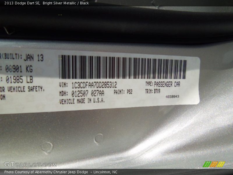 Bright Silver Metallic / Black 2013 Dodge Dart SE