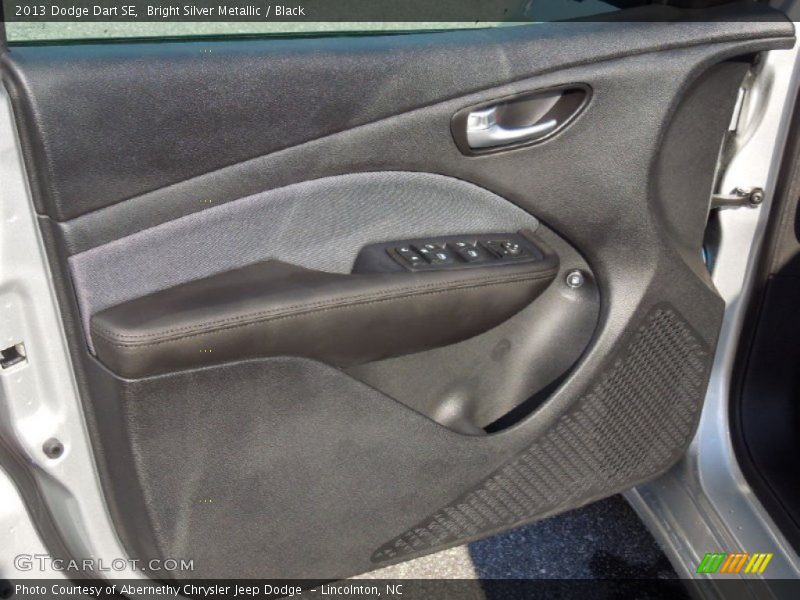 Bright Silver Metallic / Black 2013 Dodge Dart SE