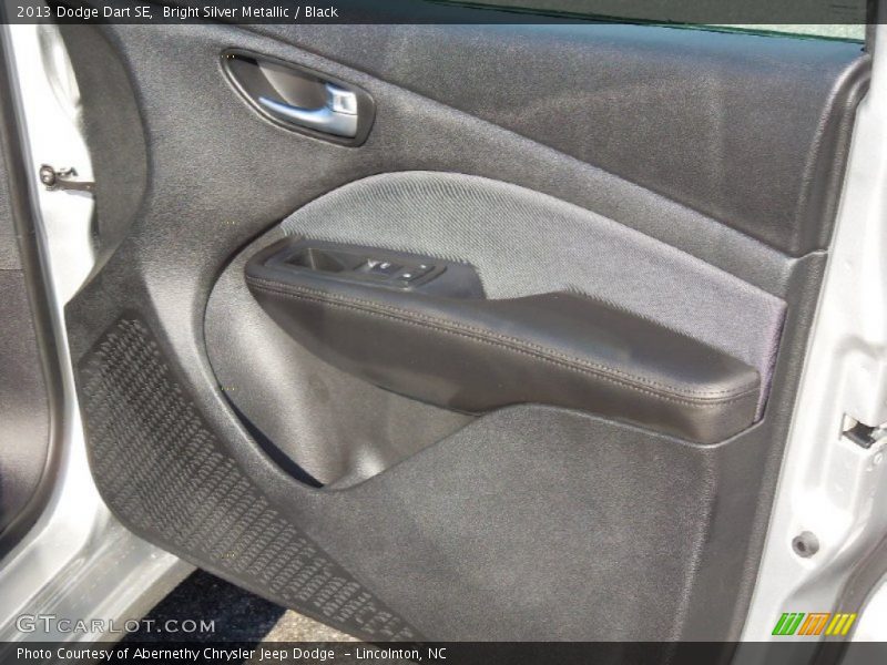Bright Silver Metallic / Black 2013 Dodge Dart SE
