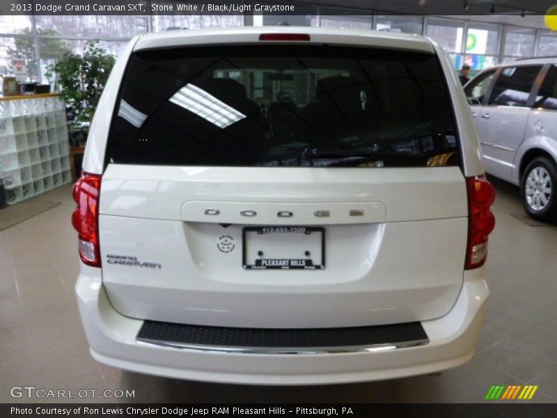 Stone White / Black/Light Graystone 2013 Dodge Grand Caravan SXT