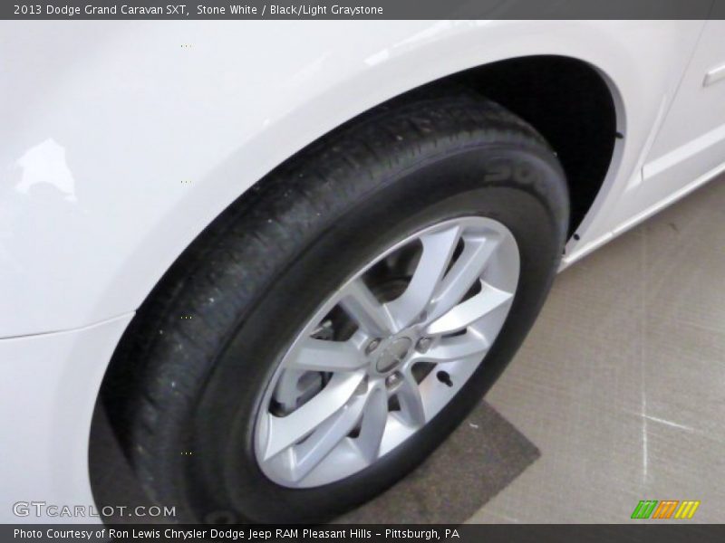 Stone White / Black/Light Graystone 2013 Dodge Grand Caravan SXT