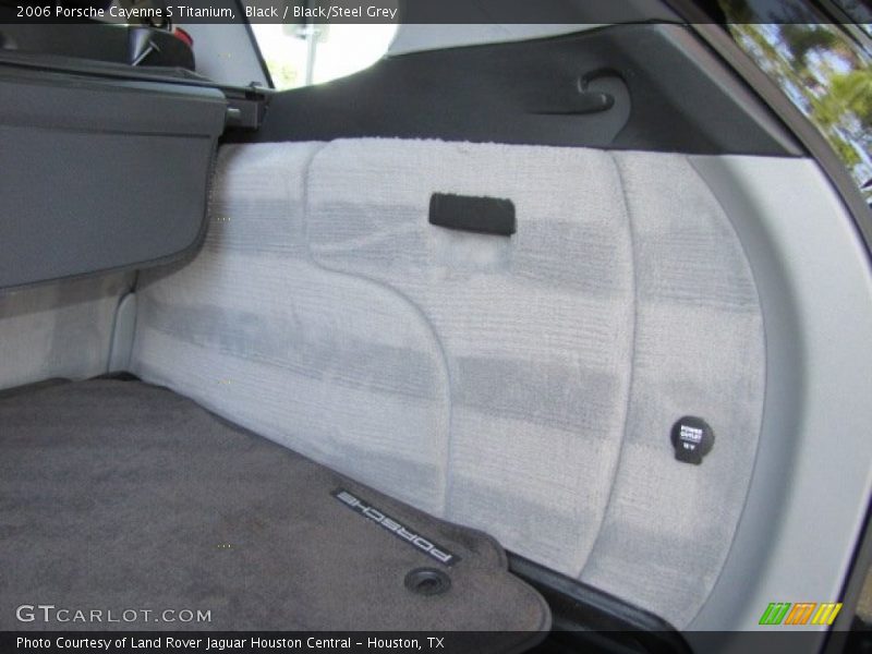  2006 Cayenne S Titanium Trunk