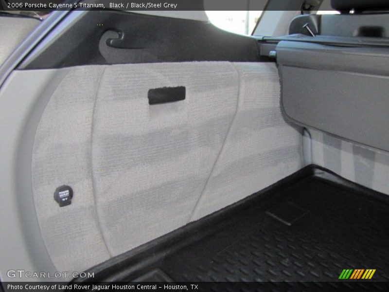  2006 Cayenne S Titanium Trunk
