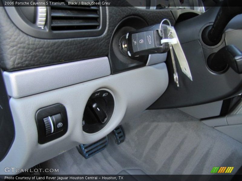 Keys of 2006 Cayenne S Titanium