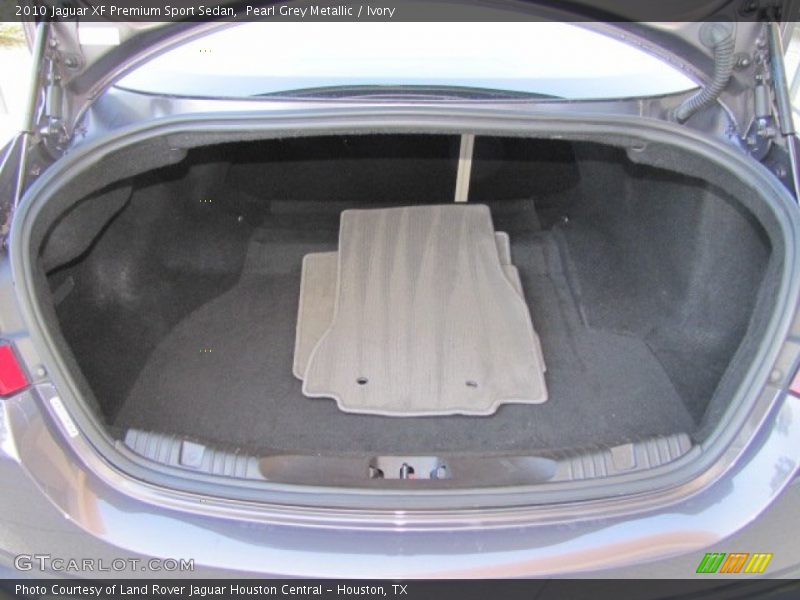  2010 XF Premium Sport Sedan Trunk