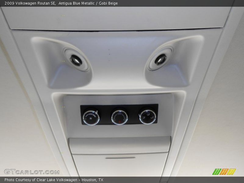 Antigua Blue Metallic / Gobi Beige 2009 Volkswagen Routan SE