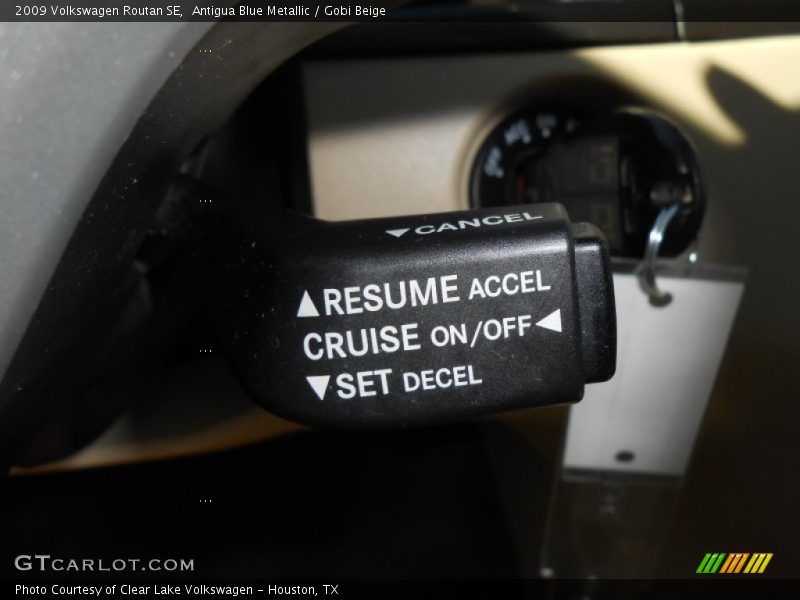 Antigua Blue Metallic / Gobi Beige 2009 Volkswagen Routan SE