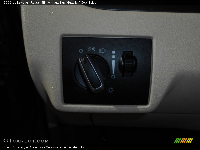 Antigua Blue Metallic / Gobi Beige 2009 Volkswagen Routan SE
