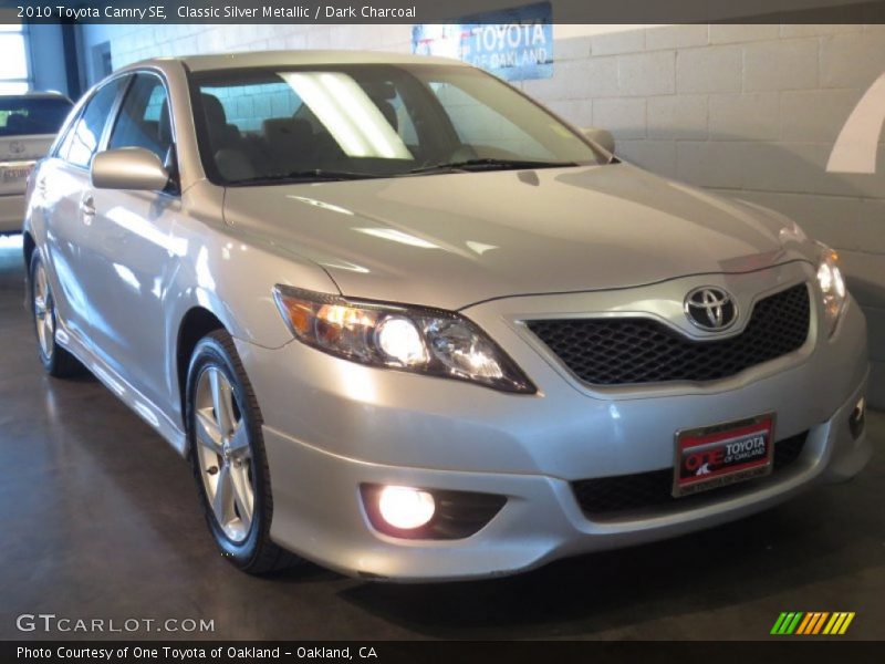 Classic Silver Metallic / Dark Charcoal 2010 Toyota Camry SE