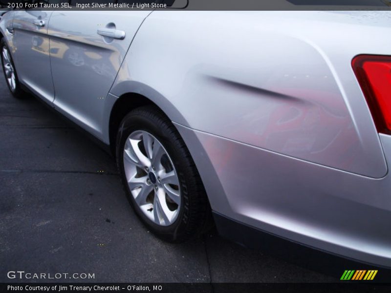 Ingot Silver Metallic / Light Stone 2010 Ford Taurus SEL