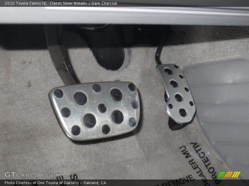 Classic Silver Metallic / Dark Charcoal 2010 Toyota Camry SE