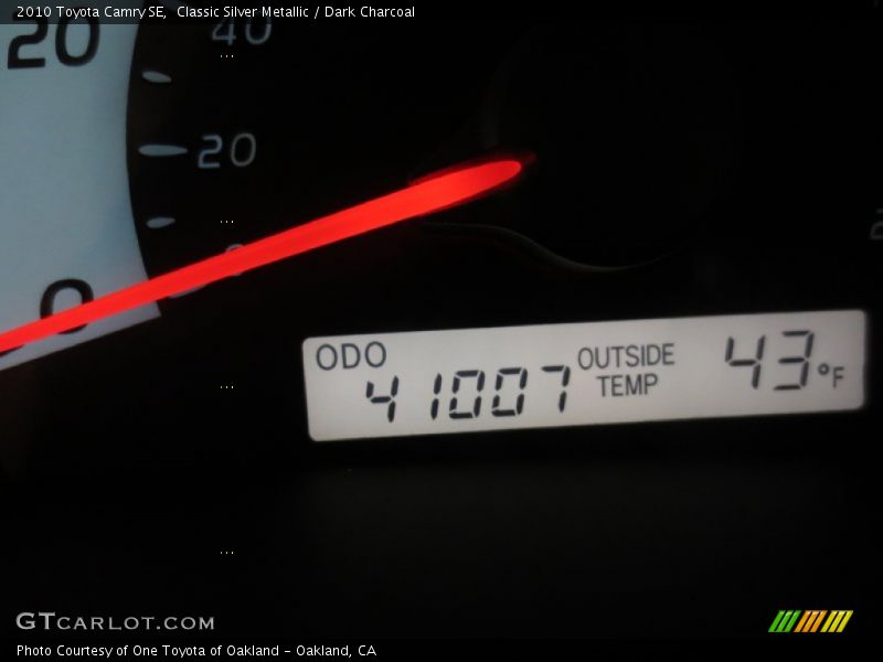 Classic Silver Metallic / Dark Charcoal 2010 Toyota Camry SE