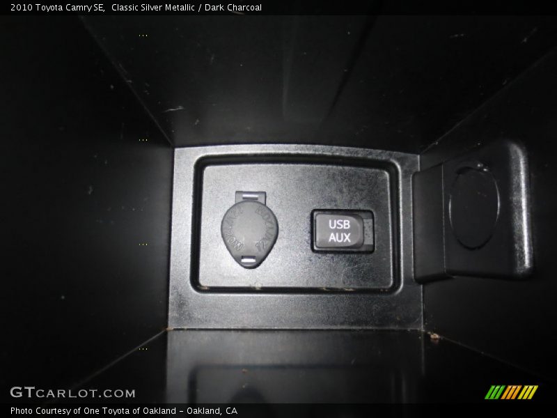 Classic Silver Metallic / Dark Charcoal 2010 Toyota Camry SE