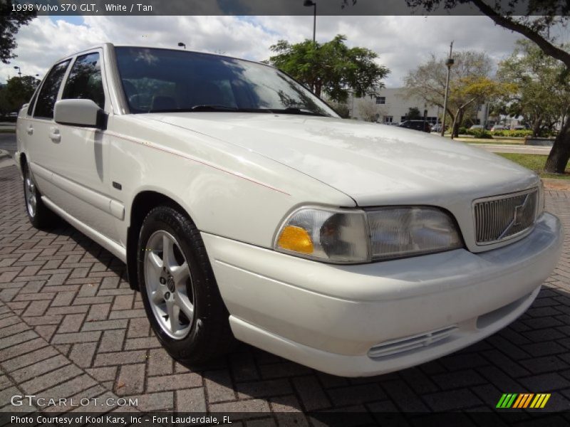 Front 3/4 View of 1998 S70 GLT