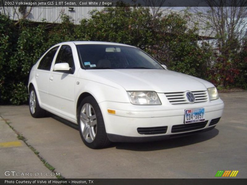 Cool White / Beige 2002 Volkswagen Jetta GLS 1.8T Sedan