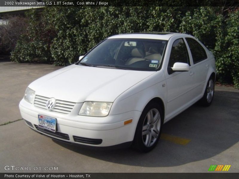 Cool White / Beige 2002 Volkswagen Jetta GLS 1.8T Sedan