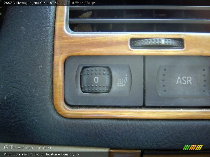 Cool White / Beige 2002 Volkswagen Jetta GLS 1.8T Sedan
