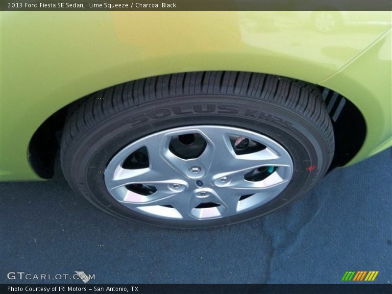 Lime Squeeze / Charcoal Black 2013 Ford Fiesta SE Sedan