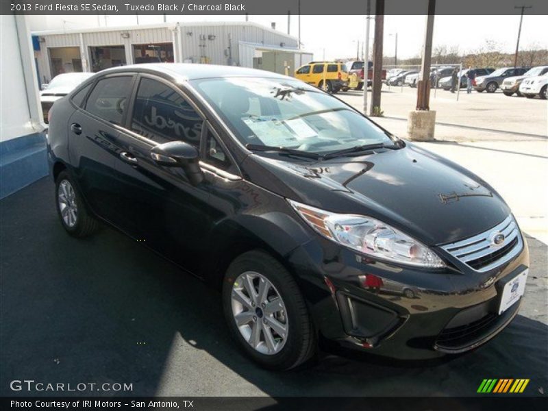 Tuxedo Black / Charcoal Black 2013 Ford Fiesta SE Sedan