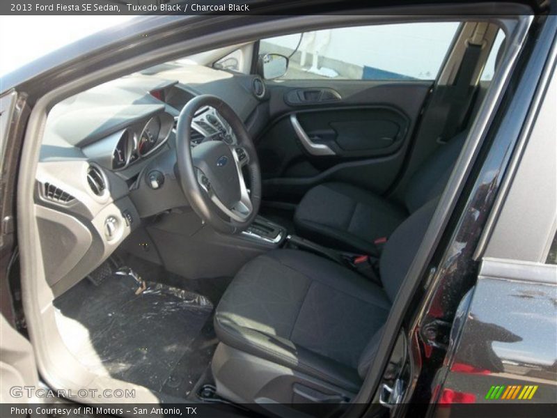 Tuxedo Black / Charcoal Black 2013 Ford Fiesta SE Sedan