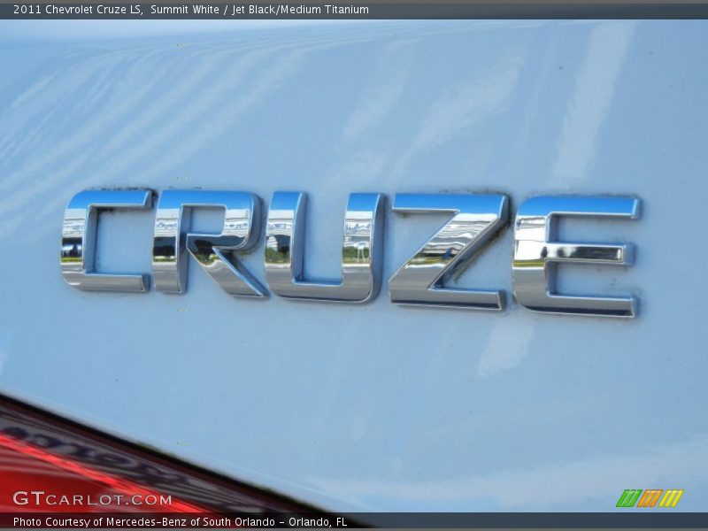 Summit White / Jet Black/Medium Titanium 2011 Chevrolet Cruze LS