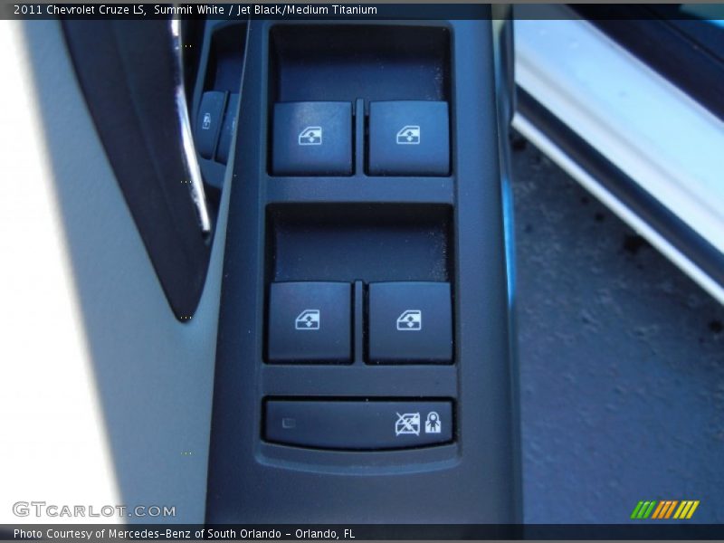 Summit White / Jet Black/Medium Titanium 2011 Chevrolet Cruze LS